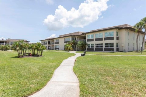 Condominio en venta en New Port Richey, Florida, 1 dormitorio, 67.63 m2 № 1787918 - foto 11