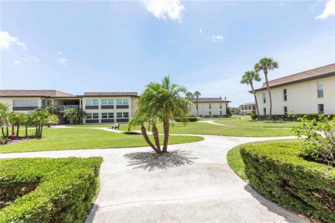 Condominio en venta en New Port Richey, Florida, 1 dormitorio, 67.63 m2 № 1787918 - foto 2