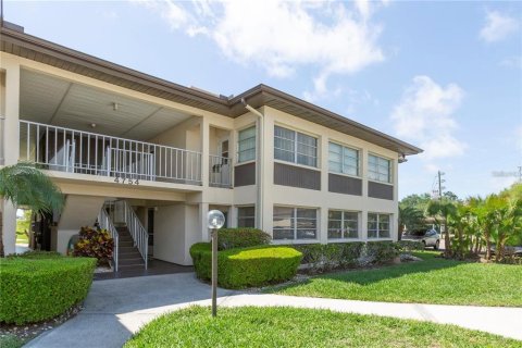 Condominio en venta en New Port Richey, Florida, 1 dormitorio, 67.63 m2 № 1787918 - foto 1