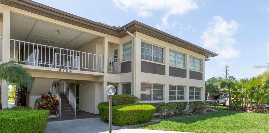Condo in New Port Richey, Florida, 1 bedroom № 1787918