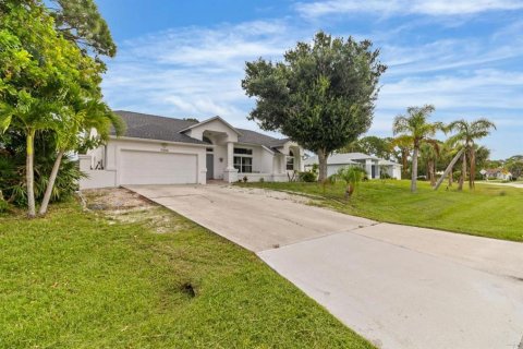 House in Englewood, Florida 4 bedrooms, 217.11 sq.m. № 1832959 - photo 2