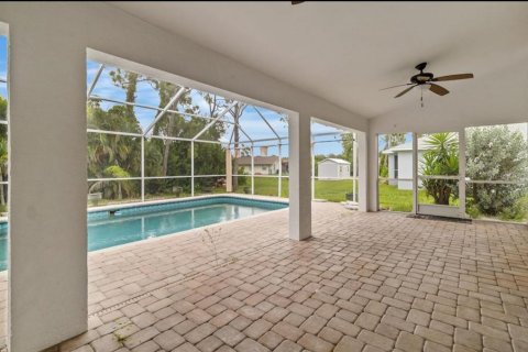 House in Englewood, Florida 4 bedrooms, 217.11 sq.m. № 1832959 - photo 5