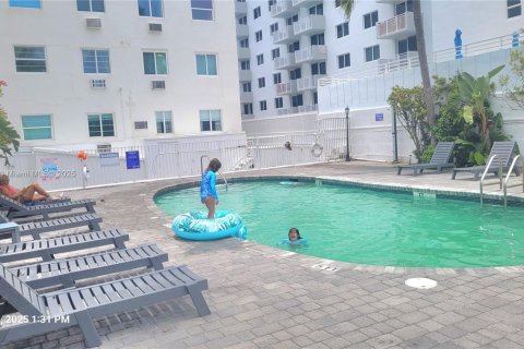 Condominio en venta en Miami Beach, Florida, 18.58 m2 № 1925612 - foto 12