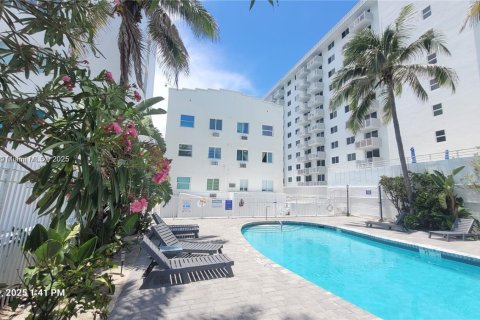 Condominio en venta en Miami Beach, Florida, 18.58 m2 № 1925612 - foto 11