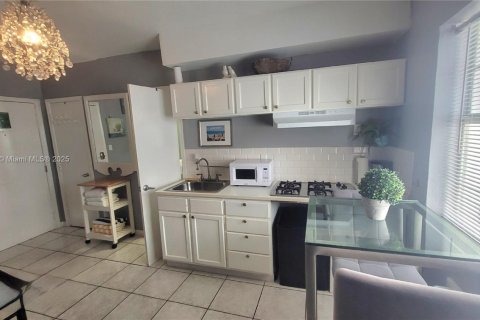 Condominio en venta en Miami Beach, Florida, 18.58 m2 № 1925612 - foto 6