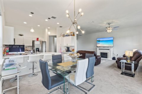 House in Ave Maria, Florida 3 bedrooms, 169.64 sq.m. № 2043313 - photo 12