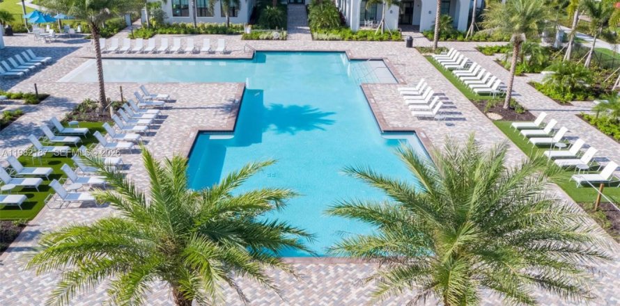 House in Ave Maria, Florida 3 bedrooms, 169.64 sq.m. № 2043313