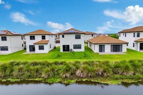 House in Ave Maria, Florida 3 bedrooms, 169.64 sq.m. № 2043313 - photo 3