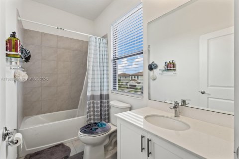 House in Ave Maria, Florida 3 bedrooms, 169.64 sq.m. № 2043313 - photo 19