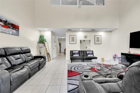 Купить таунхаус в Лодерхилл, Флорида 2 спальни, 137.5м2, № 1897750 - фото 10