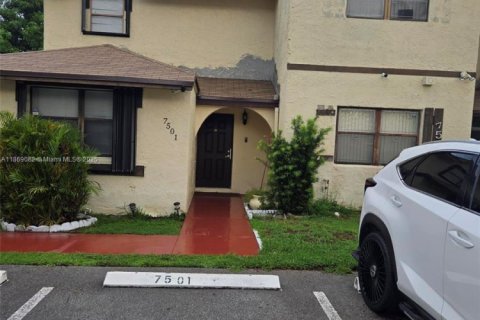 Купить таунхаус в Лодерхилл, Флорида 2 спальни, 137.5м2, № 1897750 - фото 1