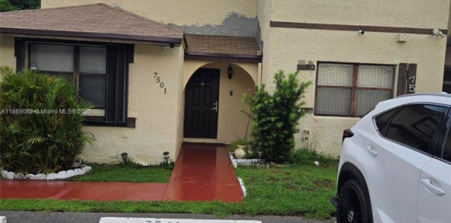 Adosado en Lauderhill, Florida 2 dormitorios, 137.5 m2 № 1897750