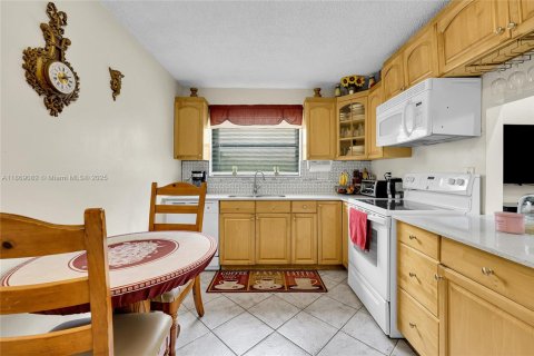 Купить таунхаус в Лодерхилл, Флорида 2 спальни, 137.5м2, № 1897750 - фото 13