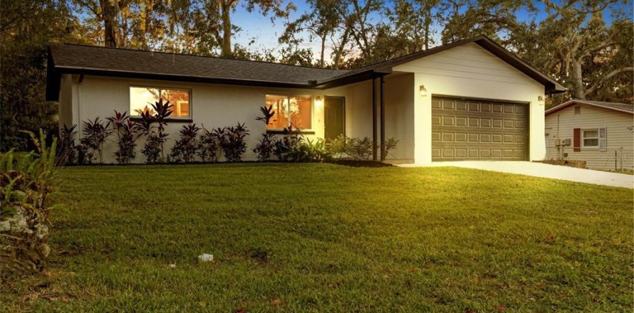 House in Brooksville, Florida 3 bedrooms, 118.45 sq.m. № 2212926