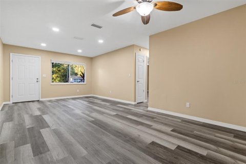 House in Brooksville, Florida 3 bedrooms, 118.45 sq.m. № 2212926 - photo 5