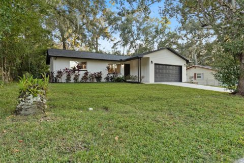 House in Brooksville, Florida 3 bedrooms, 118.45 sq.m. № 2212926 - photo 3