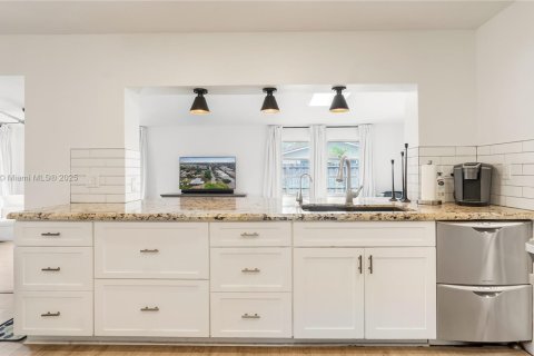 House in Fort Lauderdale, Florida 4 bedrooms, 173.54 sq.m. № 1695538 - photo 12