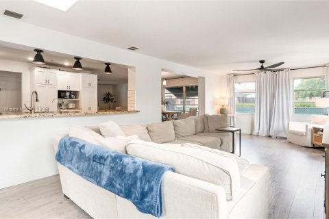 House in Fort Lauderdale, Florida 4 bedrooms, 173.54 sq.m. № 1695538 - photo 17