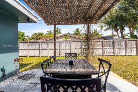 House in Fort Lauderdale, Florida 4 bedrooms, 173.54 sq.m. № 1695538 - photo 28