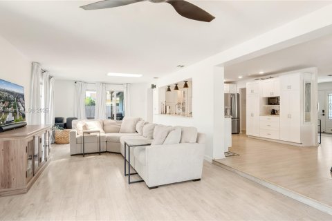 House in Fort Lauderdale, Florida 4 bedrooms, 173.54 sq.m. № 1695538 - photo 16