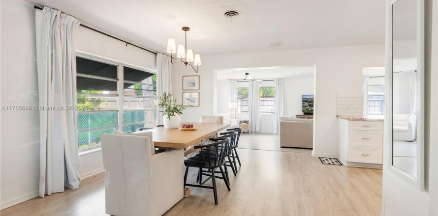 House in Fort Lauderdale, Florida 4 bedrooms, 173.54 sq.m. № 1695538
