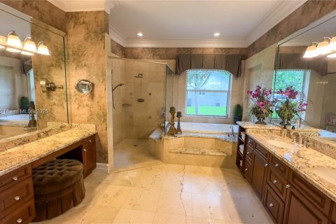 House in Davie, Florida 5 bedrooms, 293.01 sq.m. № 1921996 - photo 18