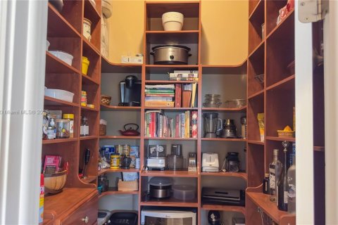 House in Davie, Florida 5 bedrooms, 293.01 sq.m. № 1921996 - photo 27