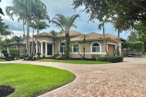 House in Davie, Florida 5 bedrooms, 293.01 sq.m. № 1921996 - photo 2