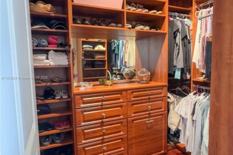 House in Davie, Florida 5 bedrooms, 293.01 sq.m. № 1921996 - photo 23