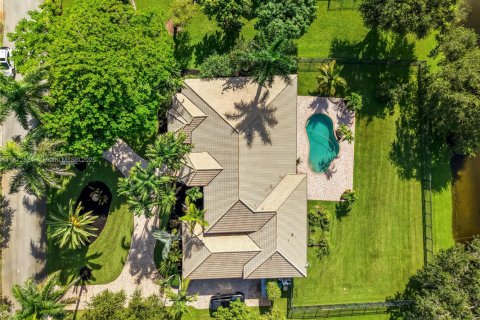 House in Davie, Florida 5 bedrooms, 293.01 sq.m. № 1921996 - photo 5