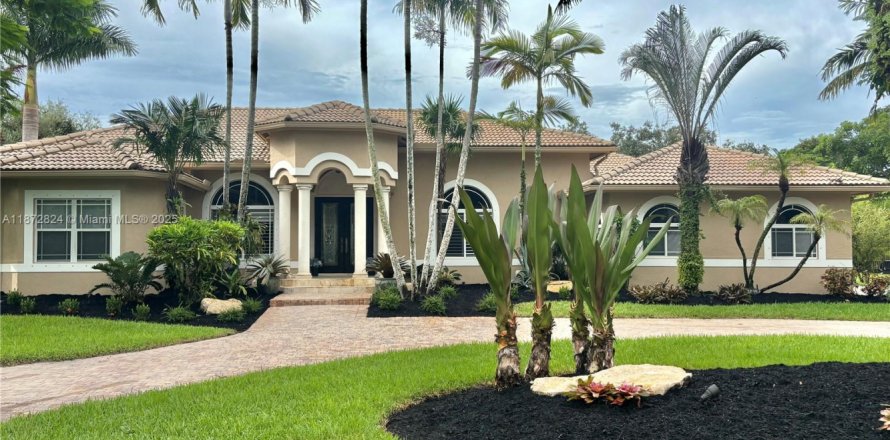 House in Davie, Florida 5 bedrooms, 293.01 sq.m. № 1921996