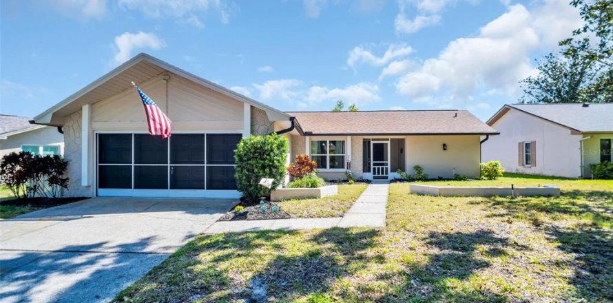 House in Palm Harbor, Florida 2 bedrooms, 113.71 sq.m. № 1636255