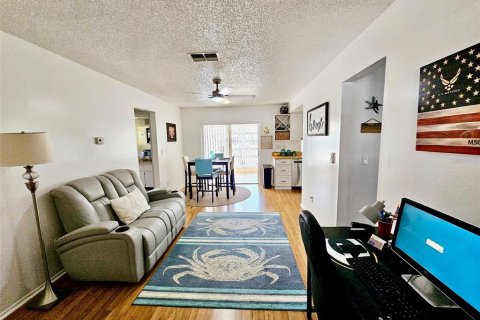 House in Palm Harbor, Florida 2 bedrooms, 113.71 sq.m. № 1636255 - photo 14
