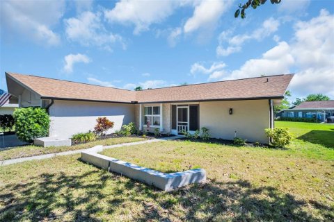 House in Palm Harbor, Florida 2 bedrooms, 113.71 sq.m. № 1636255 - photo 2