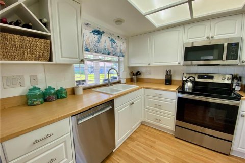 House in Palm Harbor, Florida 2 bedrooms, 113.71 sq.m. № 1636255 - photo 10