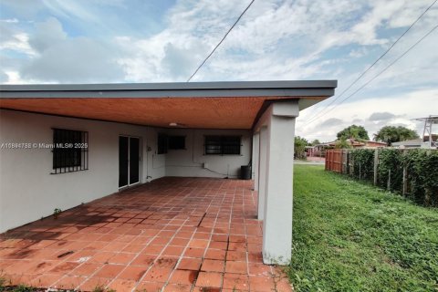 Villa ou maison à vendre à Miami, Floride: 4 chambres № 1950342 - photo 9
