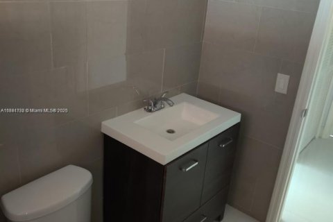 Villa ou maison à vendre à Miami, Floride: 4 chambres № 1950342 - photo 7
