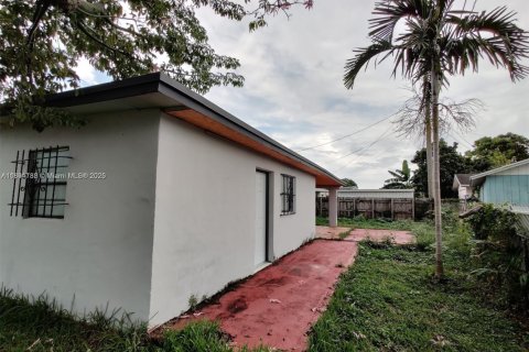 Villa ou maison à vendre à Miami, Floride: 4 chambres № 1950342 - photo 3