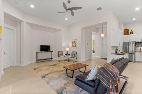 House in Lady Lake, Florida 4 bedrooms, 235.23 sq.m. № 2156661 - photo 8