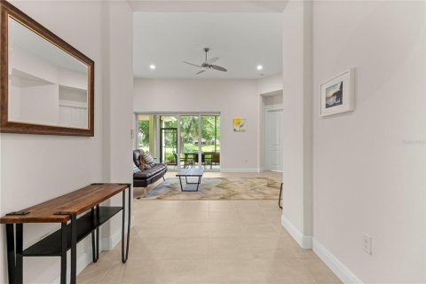 House in Lady Lake, Florida 4 bedrooms, 235.23 sq.m. № 2156661 - photo 7