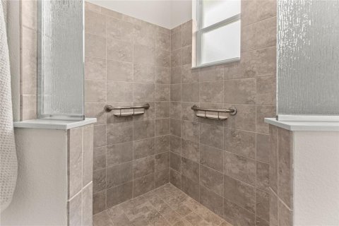 House in Lady Lake, Florida 4 bedrooms, 235.23 sq.m. № 2156661 - photo 26