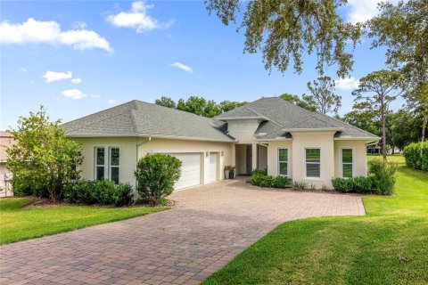 House in Lady Lake, Florida 4 bedrooms, 235.23 sq.m. № 2156661