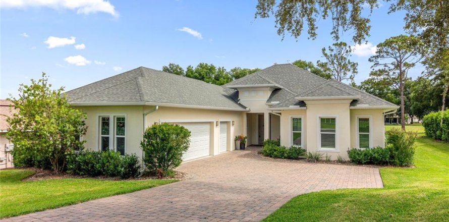 House in Lady Lake, Florida 4 bedrooms, 235.23 sq.m. № 2156661