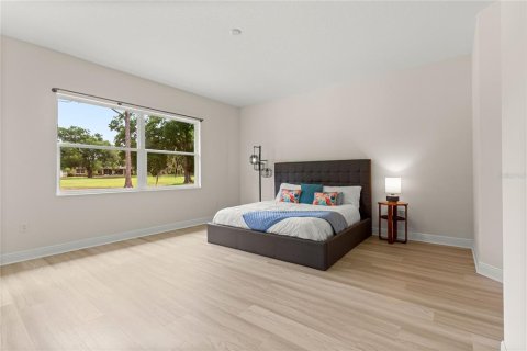 House in Lady Lake, Florida 4 bedrooms, 235.23 sq.m. № 2156661 - photo 20