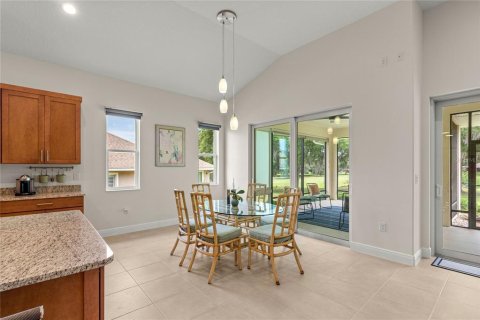 House in Lady Lake, Florida 4 bedrooms, 235.23 sq.m. № 2156661 - photo 18