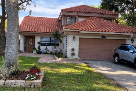 House in Plantation, Florida 3 bedrooms, 203.08 sq.m. № 1865316 - photo 1
