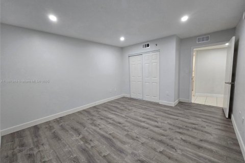 Copropriété à louer à Hialeah, Floride: 2 chambres, 97.55 m2 № 1942032 - photo 14