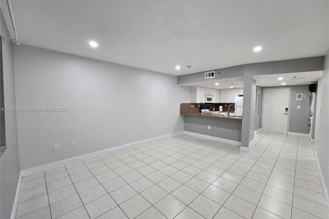 Copropriété à louer à Hialeah, Floride: 2 chambres, 97.55 m2 № 1942032 - photo 9