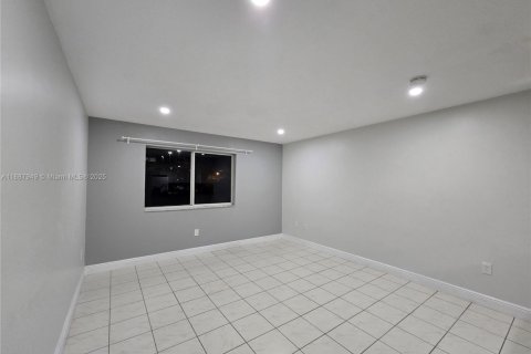 Copropriété à louer à Hialeah, Floride: 2 chambres, 97.55 m2 № 1942032 - photo 4