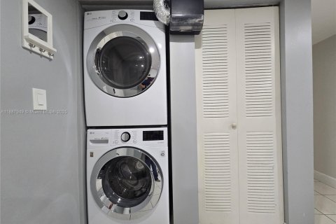 Copropriété à louer à Hialeah, Floride: 2 chambres, 97.55 m2 № 1942032 - photo 5